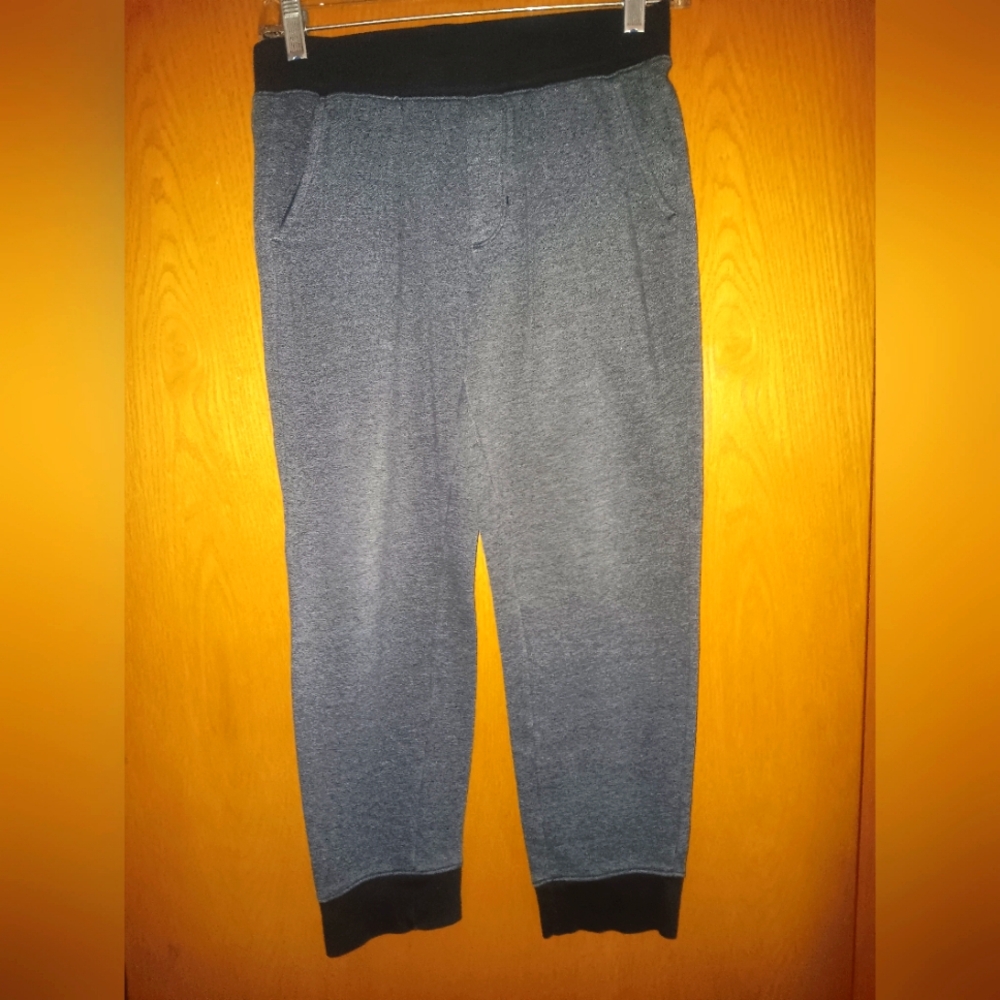 Women's size large,  Athletic Works capri sweatpants